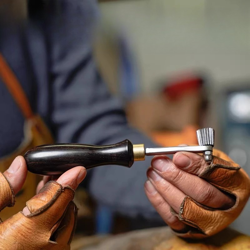 Macchina per Goffratura Bordi  - Leatherwork Roller recensione e prezzo